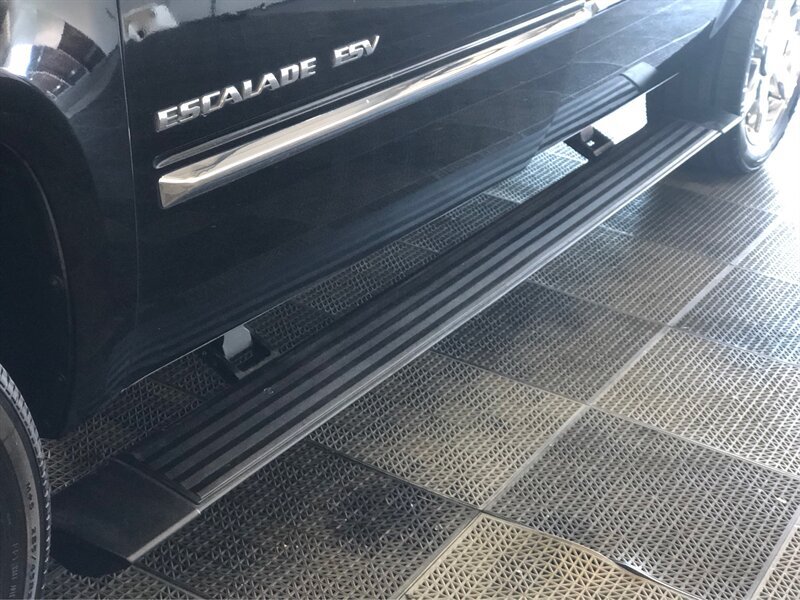 Used 2011 Cadillac Escalade ESV Premium AWD/4WD image 21