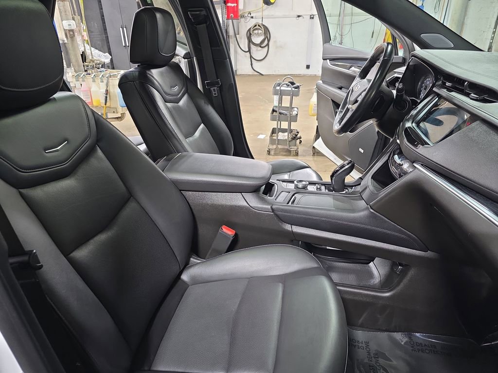 Used 2023 Cadillac XT5 Premium Luxury w/ Technology Package image 10