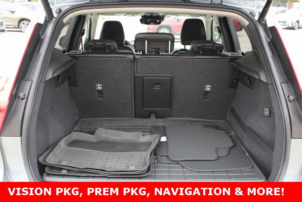 Used 2019 Volvo XC40 T5 Momentum image 26