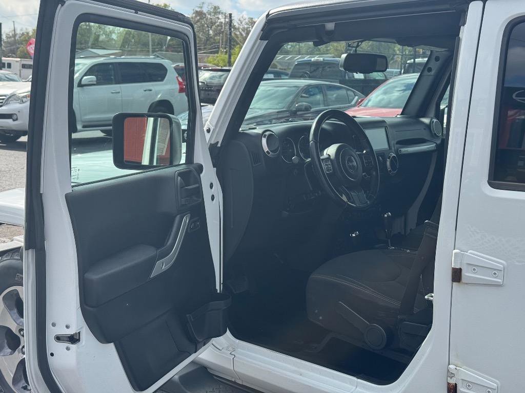 Used 2016 Jeep Wrangler Unlimited Sahara w/ Connectivity Group image 11
