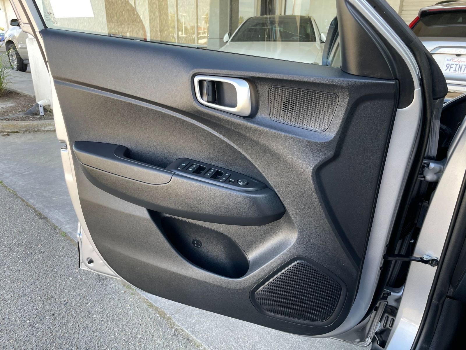 Used 2025 Hyundai Venue SEL FWD image 18