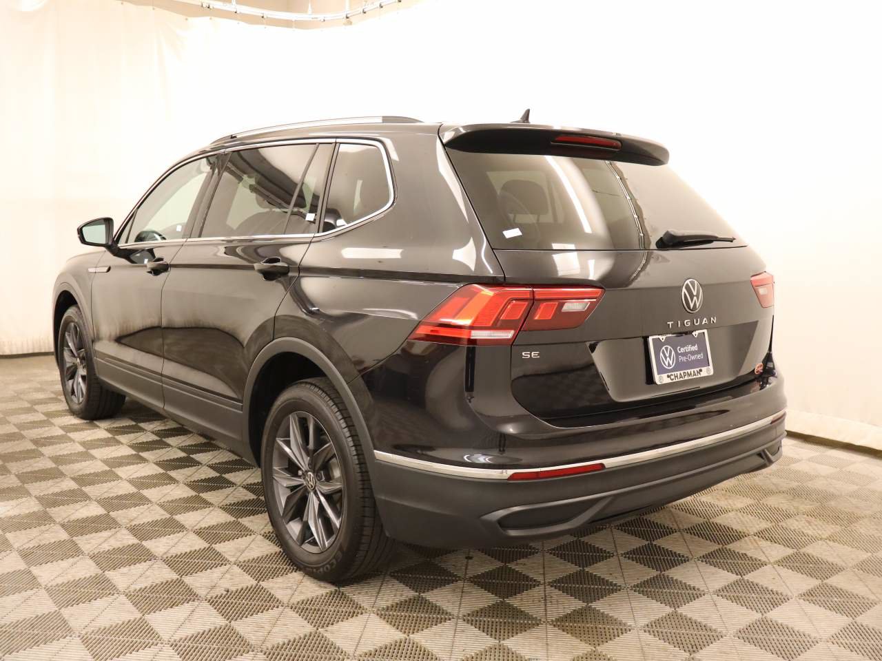 Certified 2023 Volkswagen Tiguan SE w/ Panoramic Sunroof Package FWD image 4