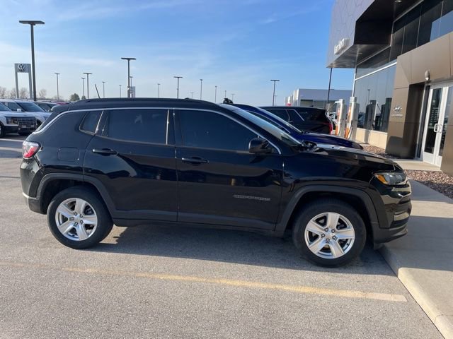 Used 2022 Jeep Compass Latitude w/ Sun and Sound Group AWD/4WD image 4