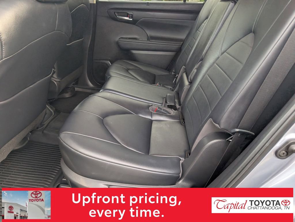 Used 2023 Toyota Highlander XLE FWD image 12