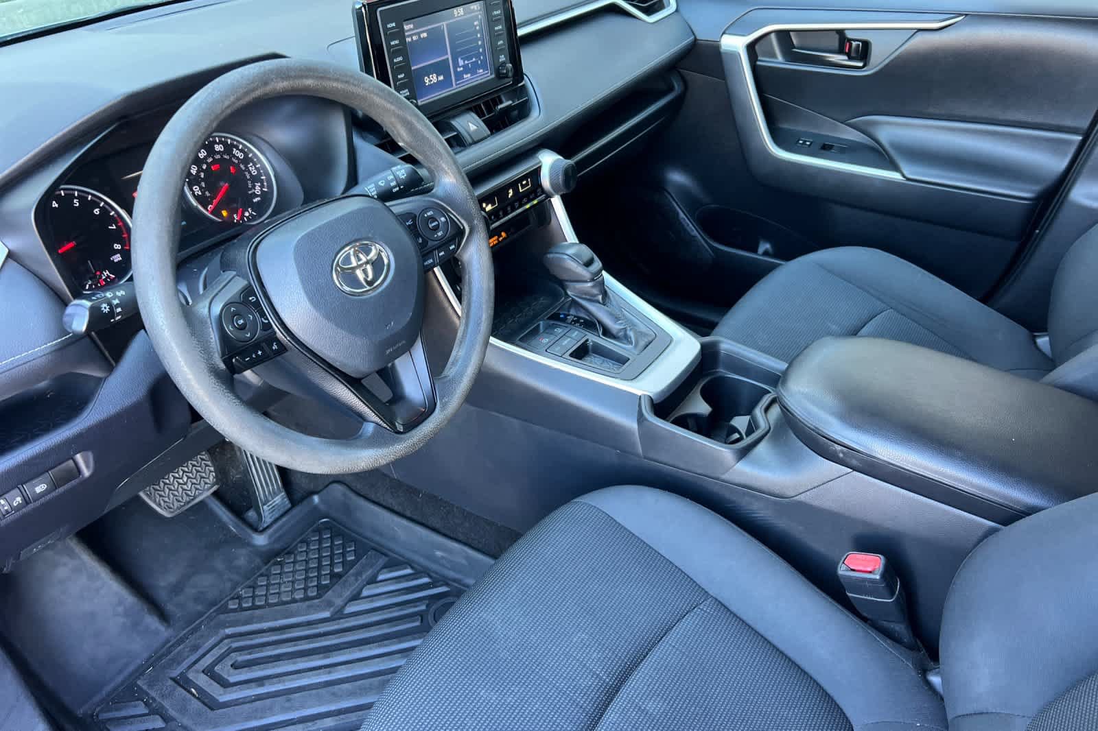 Used 2019 Toyota RAV4 LE FWD image 11