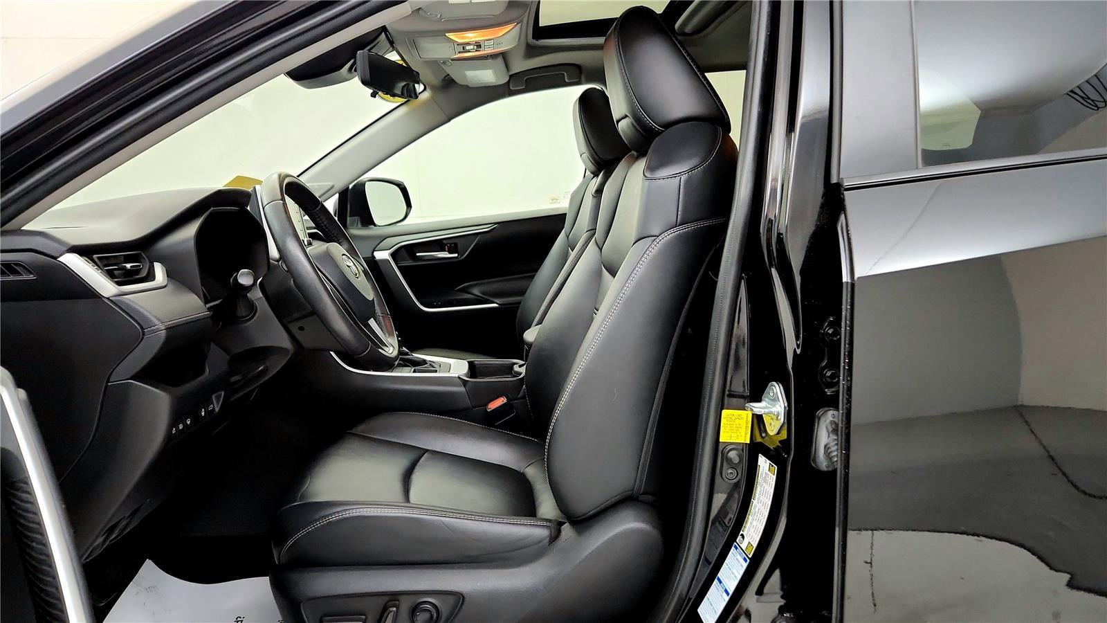 Used 2021 Toyota RAV4 XLE Premium AWD/4WD image 25