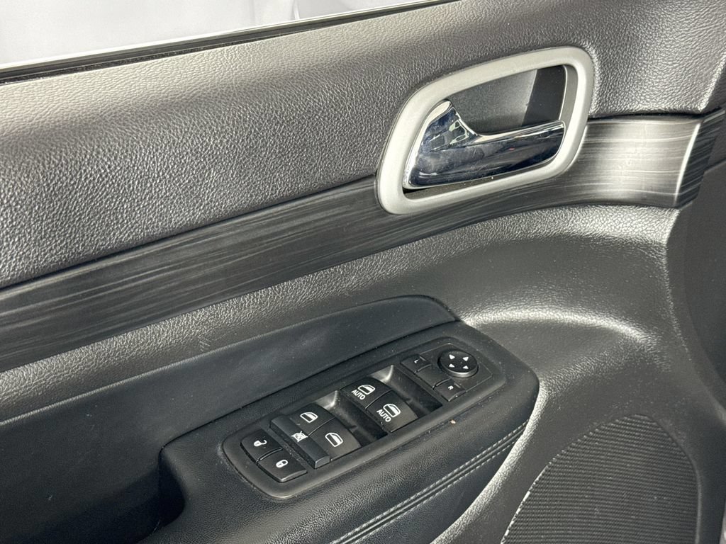 Used 2020 Jeep Grand Cherokee Laredo AWD/4WD image 17