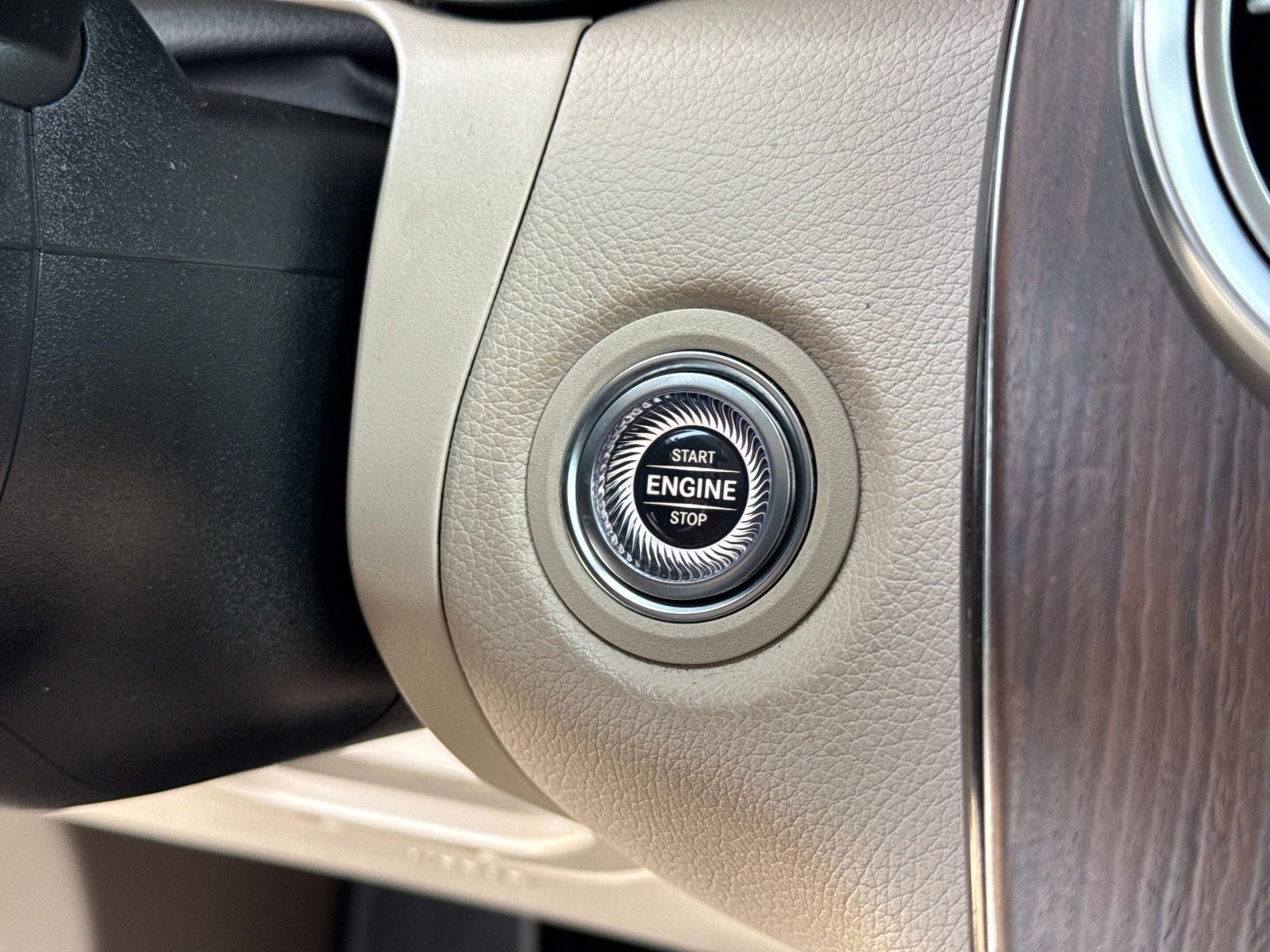 Used 2022 Mercedes-Benz GLC 300 4MATIC w/ Premium Package Lite image 29