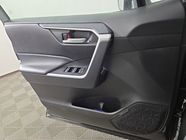 Used 2025 Toyota RAV4 XLE image 28