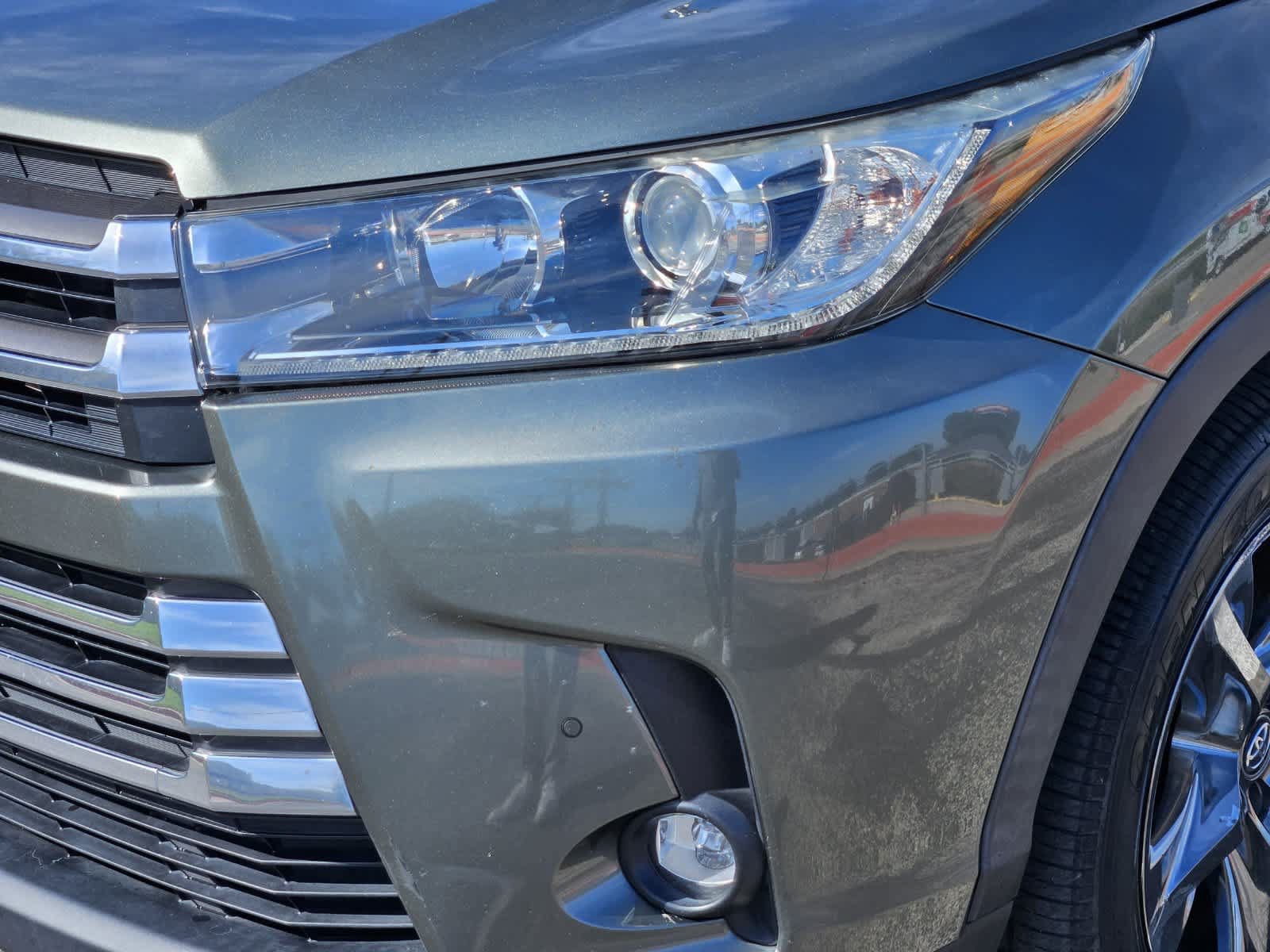 Used 2019 Toyota Highlander Limited Platinum w/ Carpet Mat Package (TMS) AWD/4WD image 35