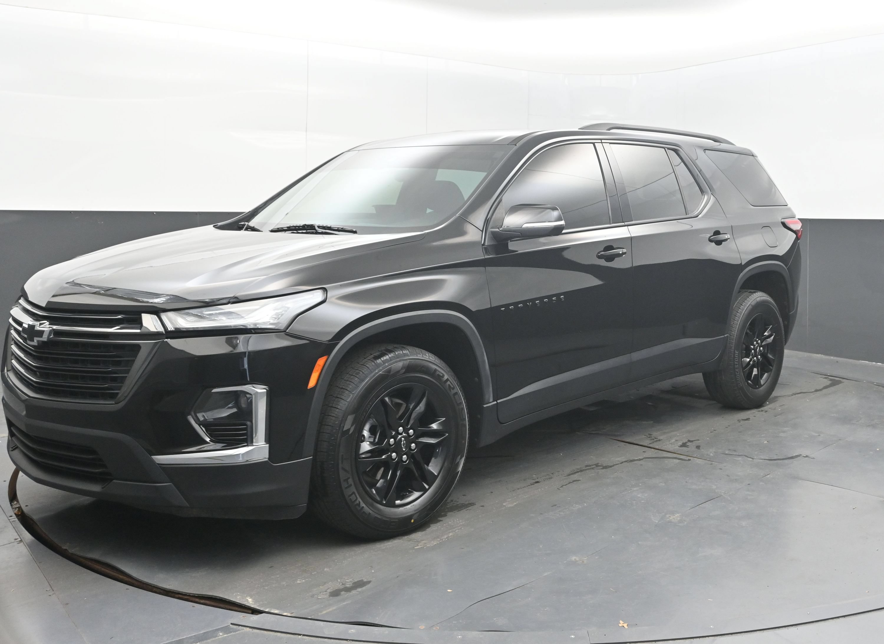Used 2023 Chevrolet Traverse LT FWD image 4