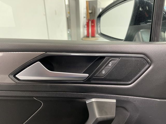 Used 2023 Volkswagen Tiguan SE w/ Panoramic Sunroof Package AWD/4WD image 28