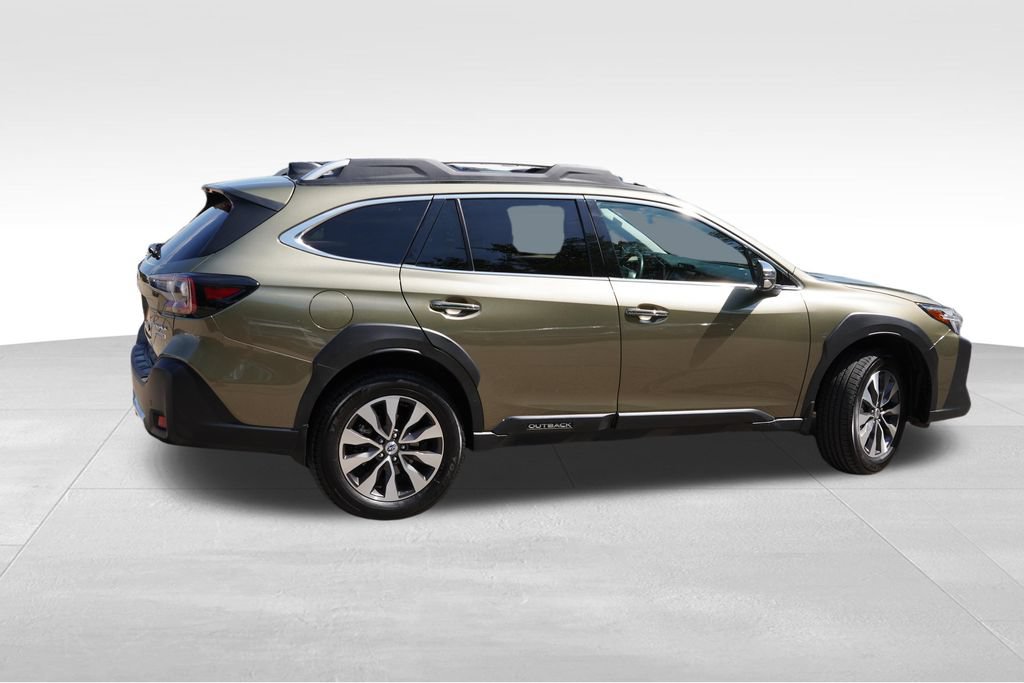 Used 2025 Subaru Outback Touring AWD/4WD image 4
