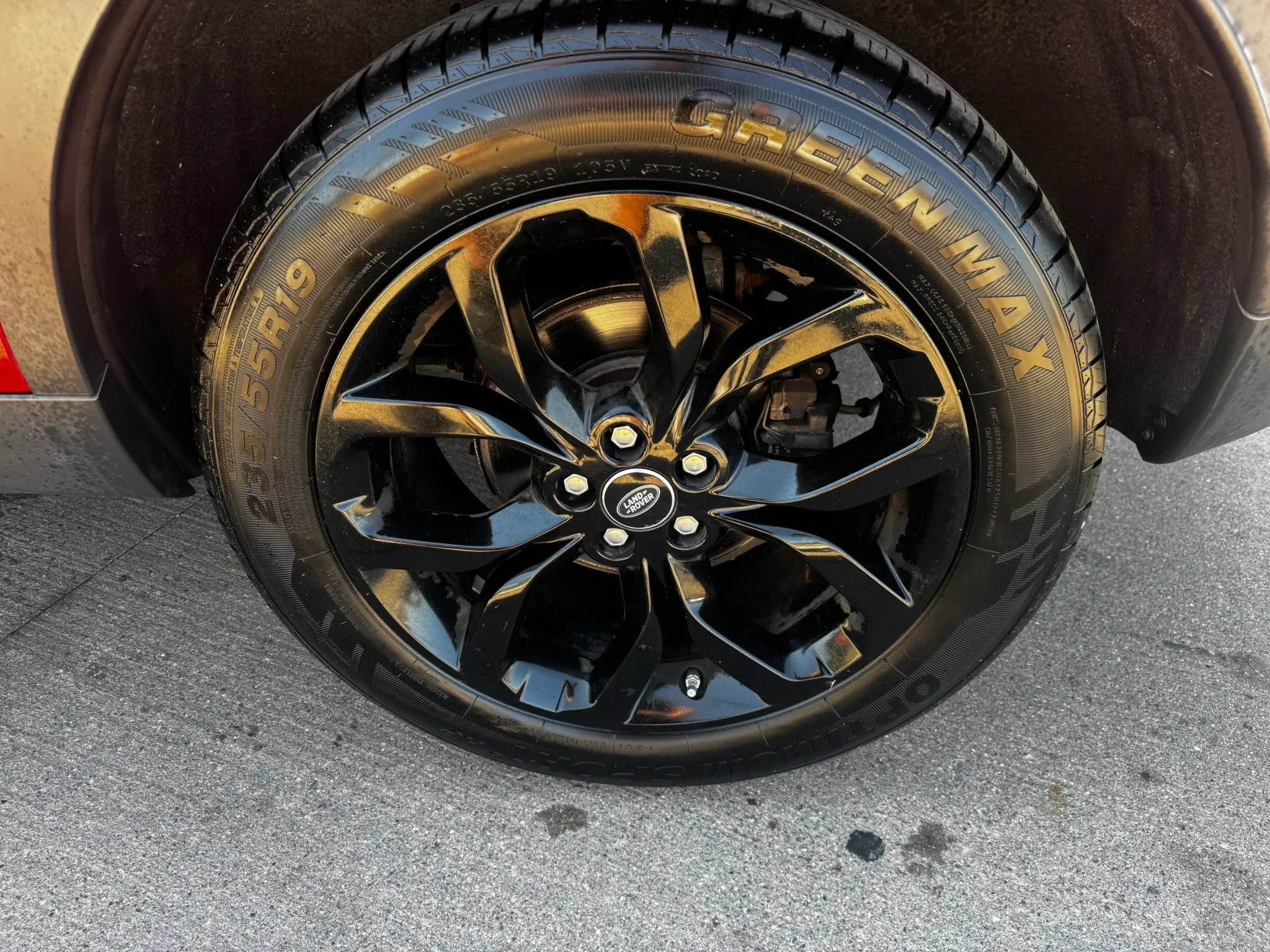 Used 2018 Land Rover Discovery Sport HSE AWD/4WD image 18