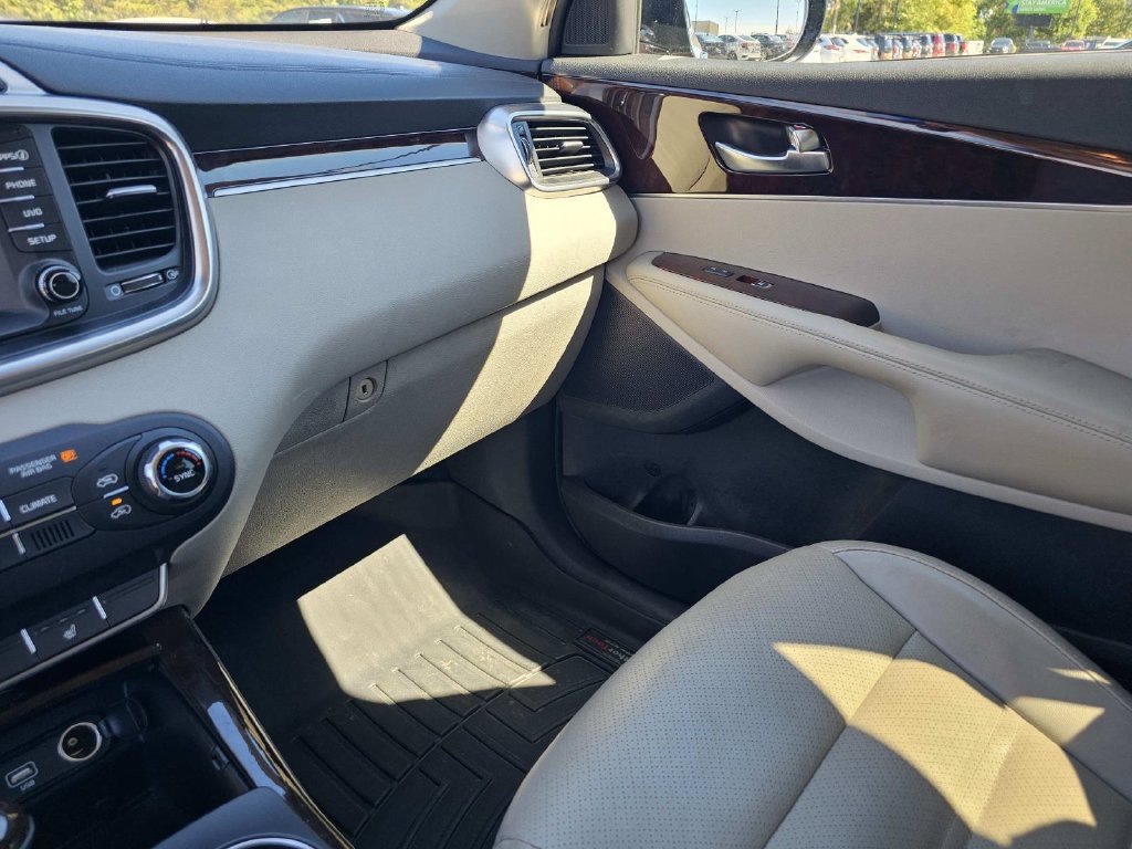 Used 2017 Kia Sorento EX w/ EX Premium Package FWD image 30