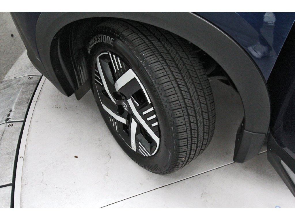 Used 2026 Nissan Kicks SV w/ SV Premium Package FWD image 7