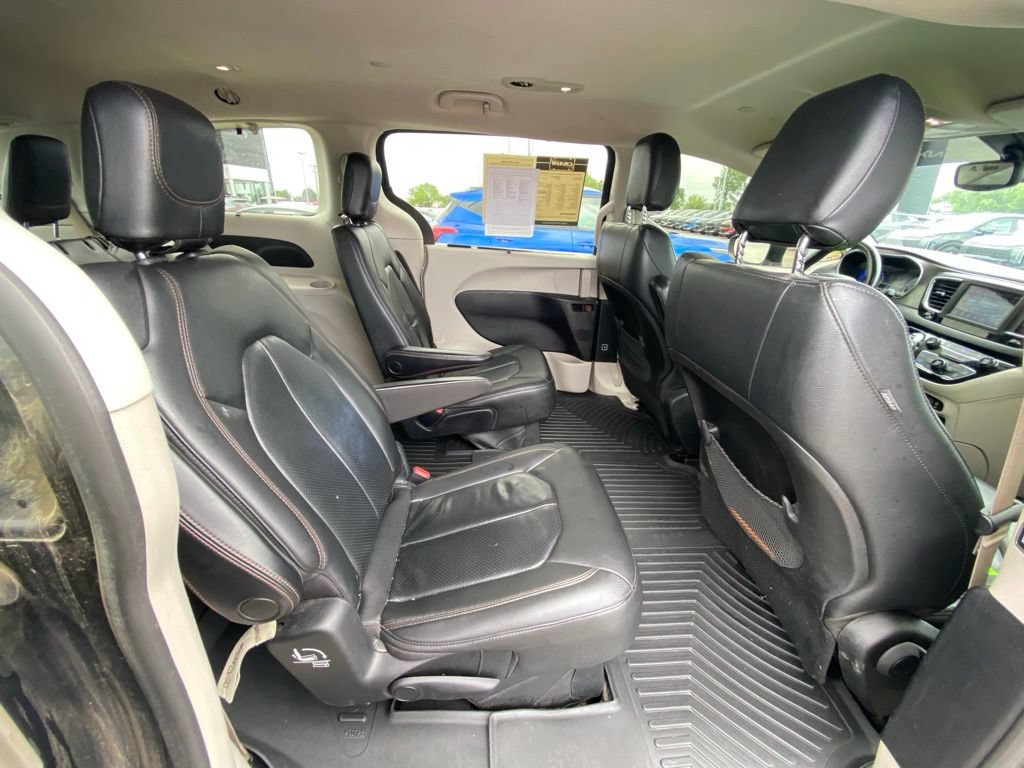 Used 2020 Chrysler Pacifica Touring-L FWD image 33