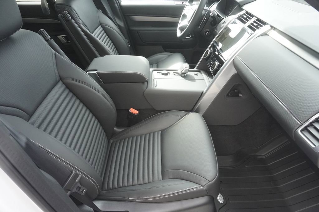 New 2026 Land Rover Discovery Limited Edition image 23