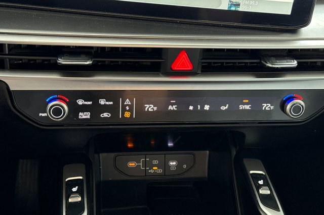 Certified 2024 Kia Sorento S w/ Panoramic Sunroof Package image 29