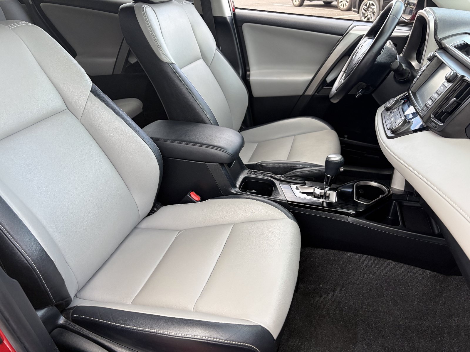 Used 2016 Toyota RAV4 Limited AWD/4WD image 10