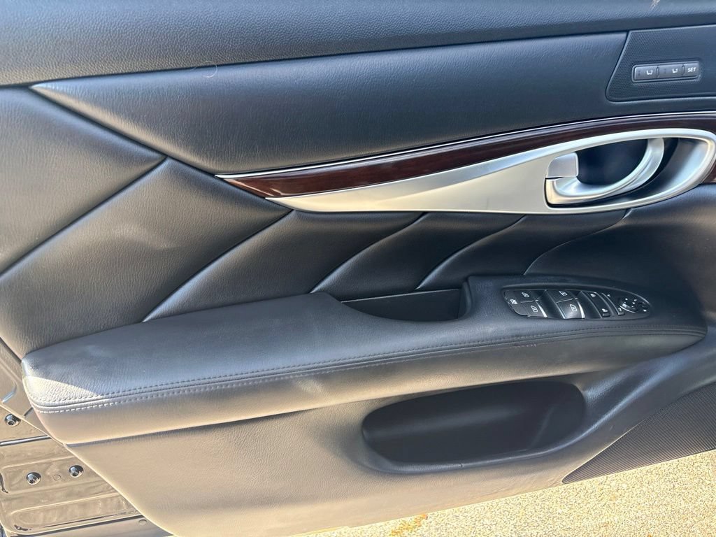 Used 2015 INFINITI Q70 L 3.7 w/ Technology Package RWD image 11