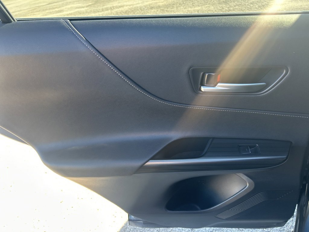 Used 2021 Toyota Venza Limited w/ Carpet Mat Package (TMS) image 28