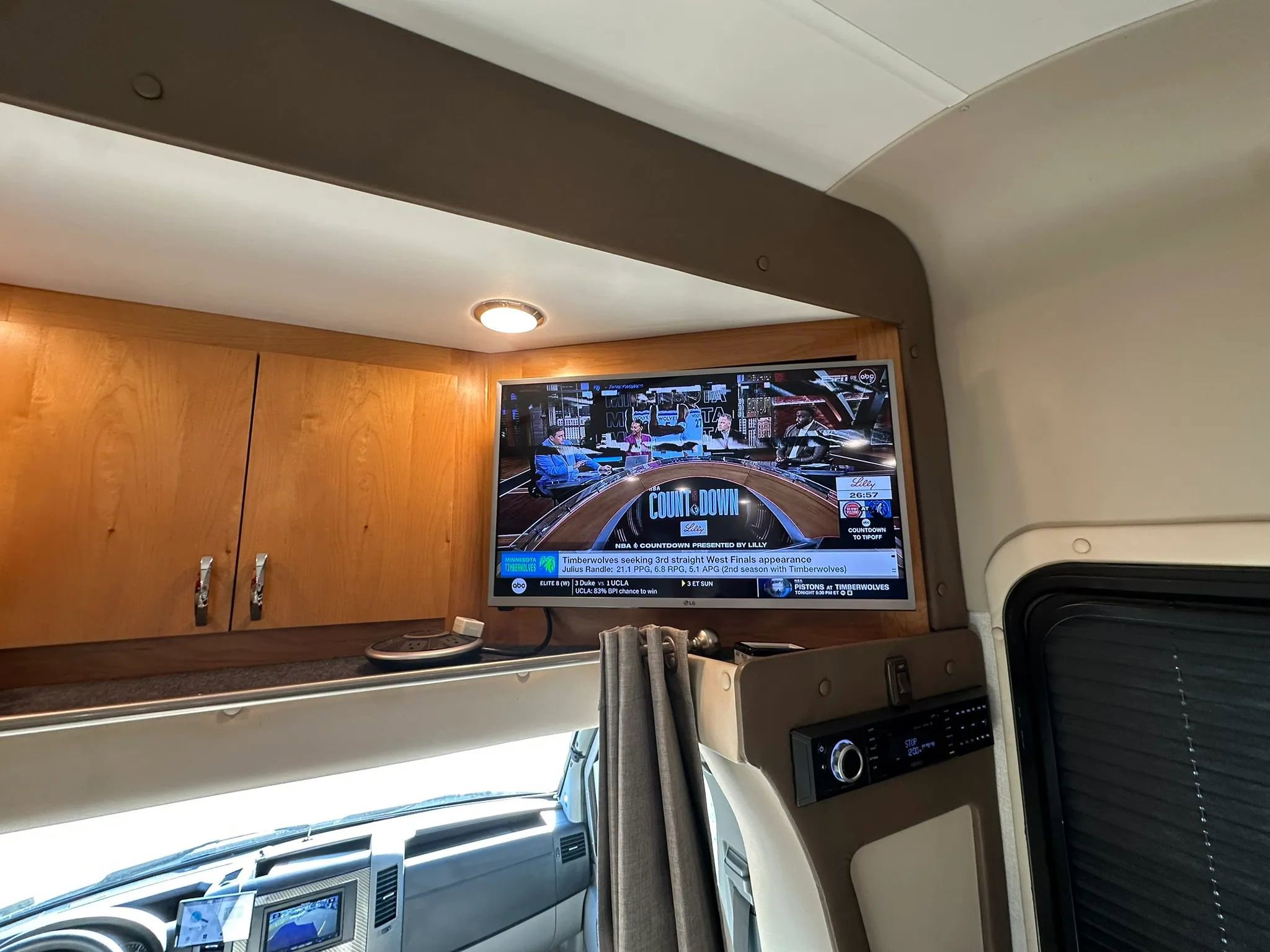 Used 2017 Mercedes-Benz Sprinter 3500 image 34