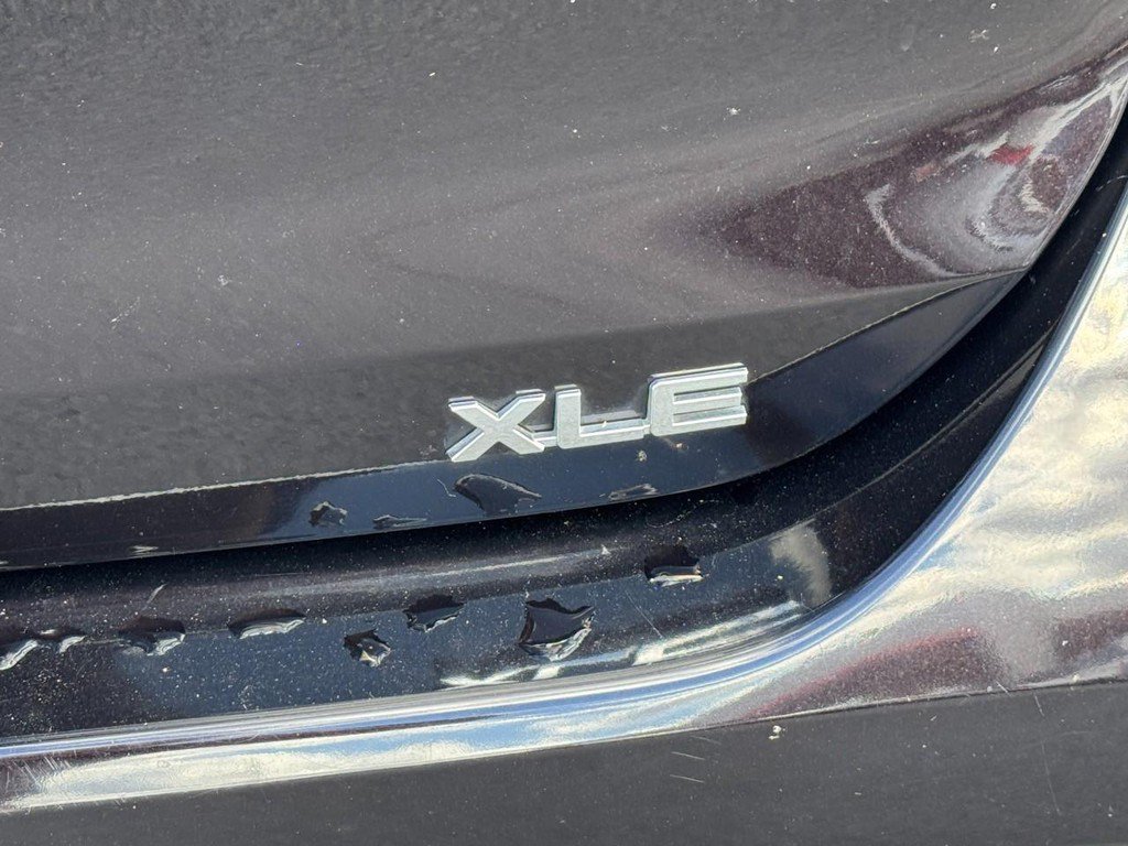 Used 2021 Toyota Highlander XLE AWD/4WD image 6