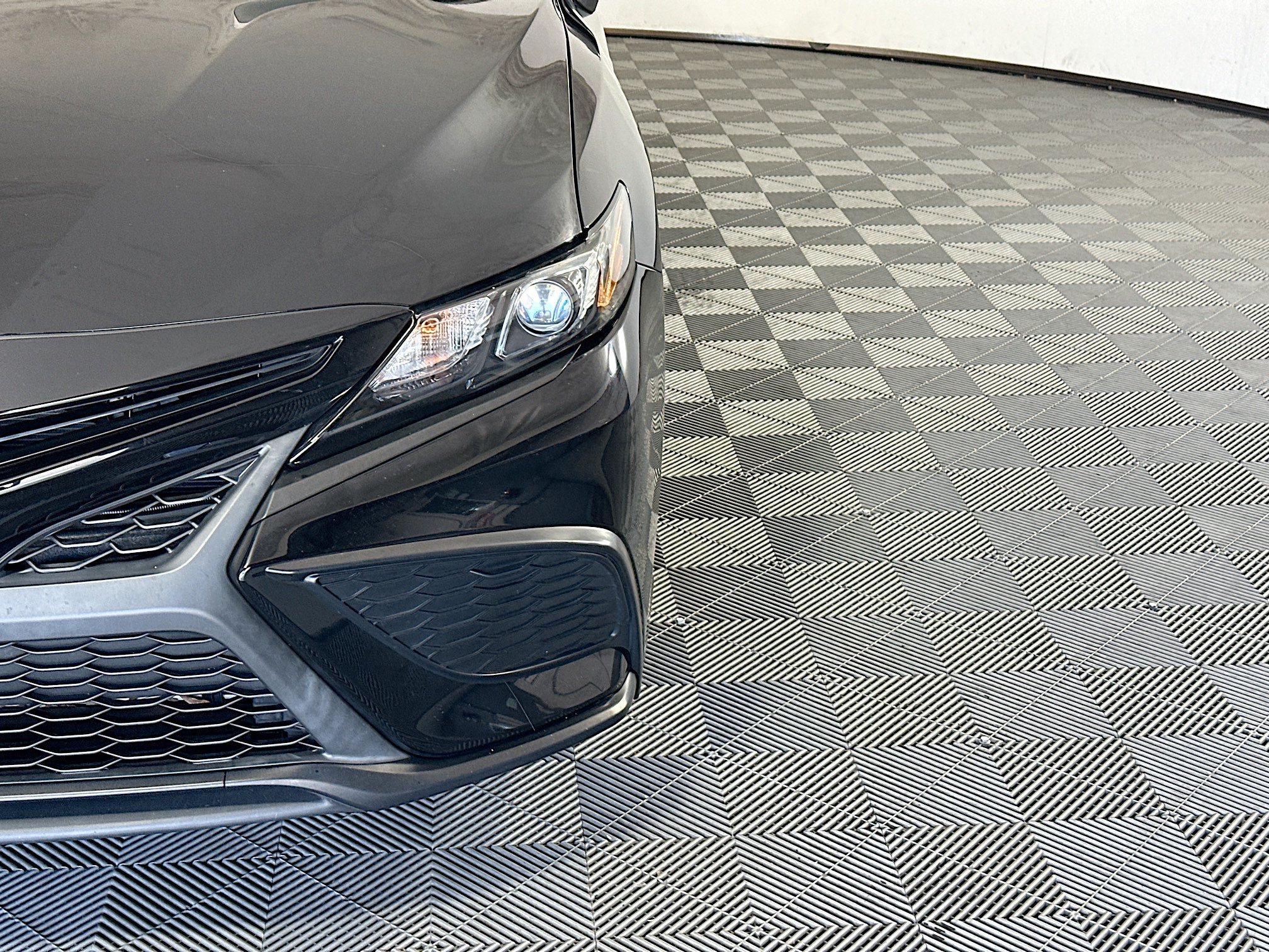 Used 2023 Toyota Camry SE FWD image 9