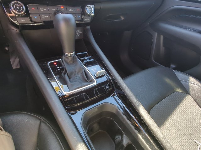 Used 2025 Jeep Compass Latitude w/ Convenience Group AWD/4WD image 17