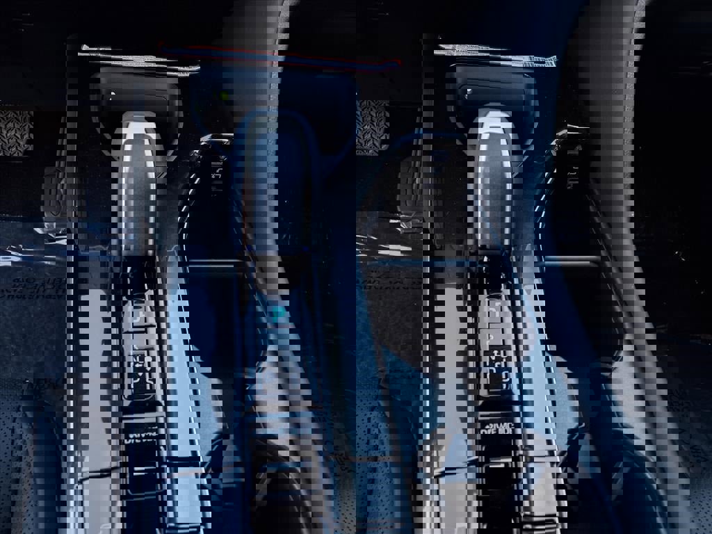 New 2025 Toyota Crown Signia image 13