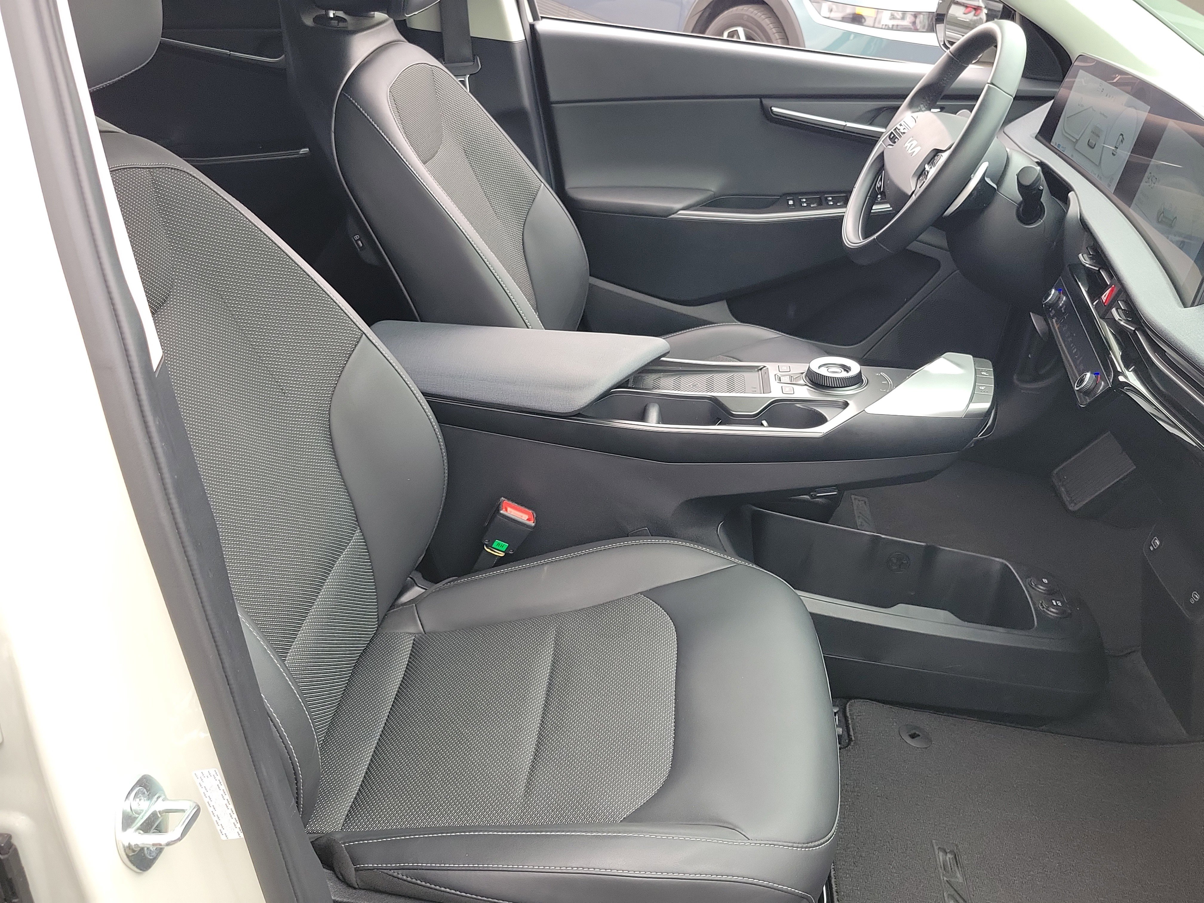 Used 2024 Kia EV6 Light RWD image 21