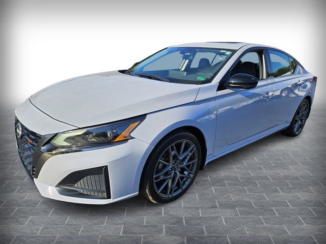 Used 2024 Nissan Altima 2.0 SR FWD image 3