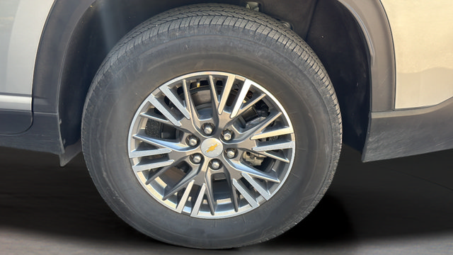 Used 2025 Chevrolet Traverse LT FWD image 36