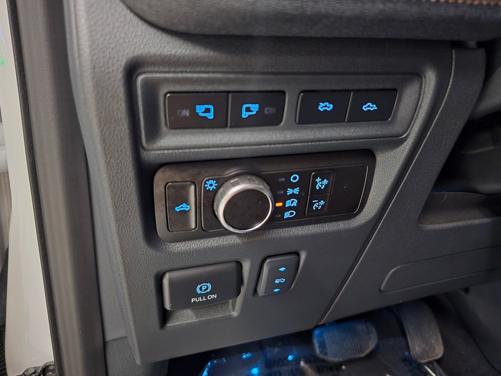 Used 2023 Ford F150 Lightning Lariat AWD/4WD image 39