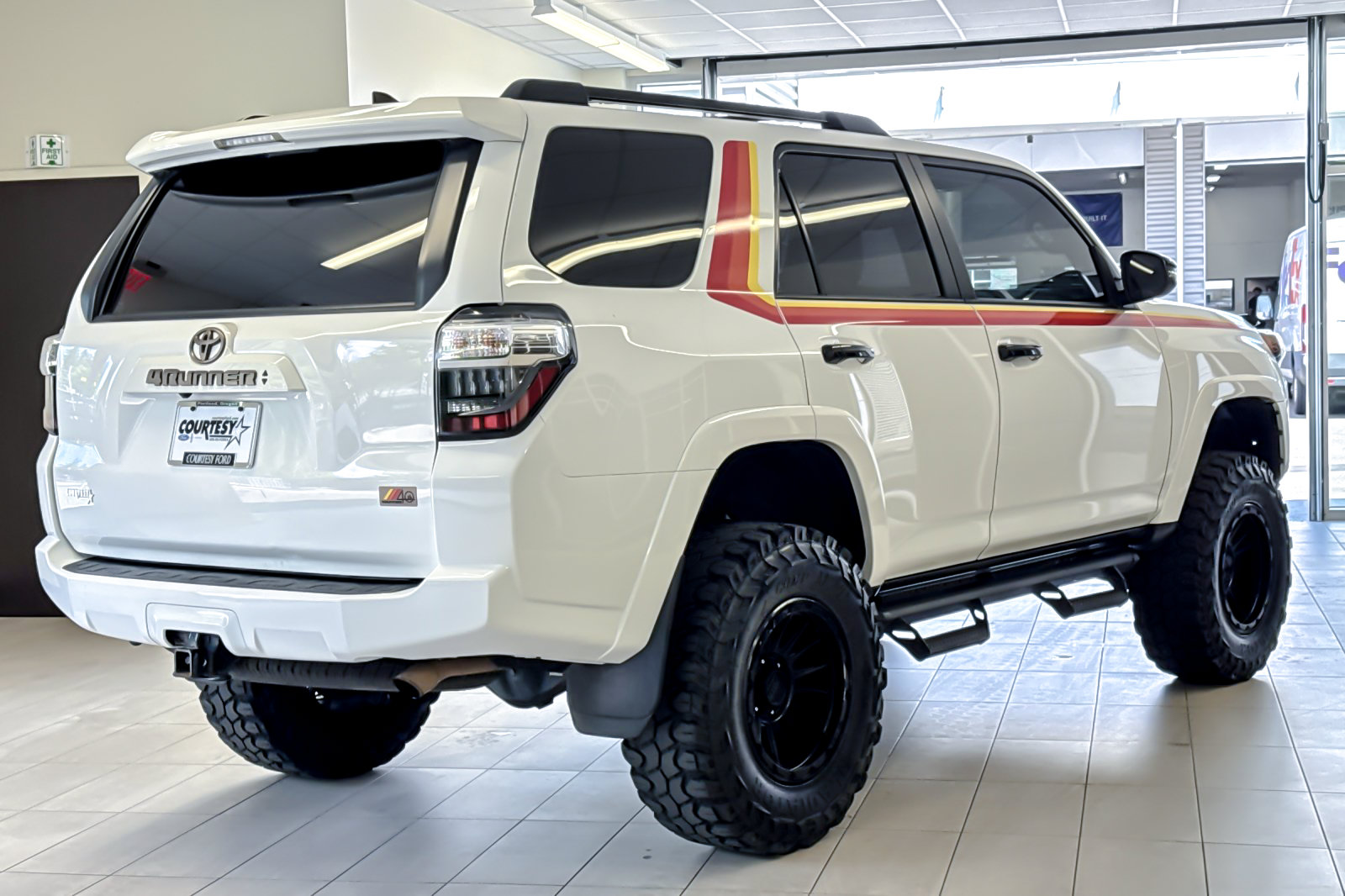 Used 2023 Toyota 4Runner 40th Anniversary SE AWD/4WD image 4