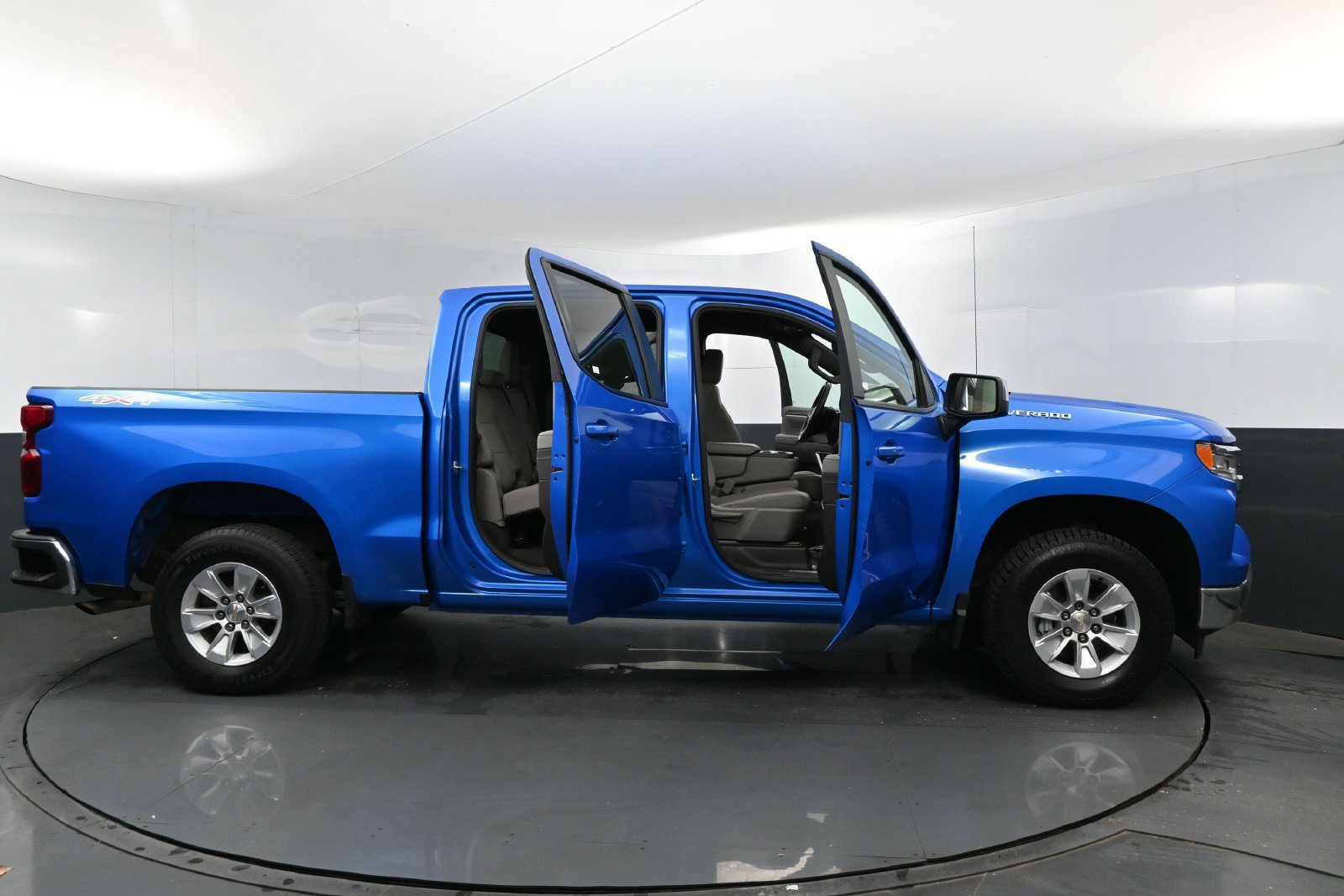 Used 2025 Chevrolet Silverado 1500 LT AWD/4WD image 25