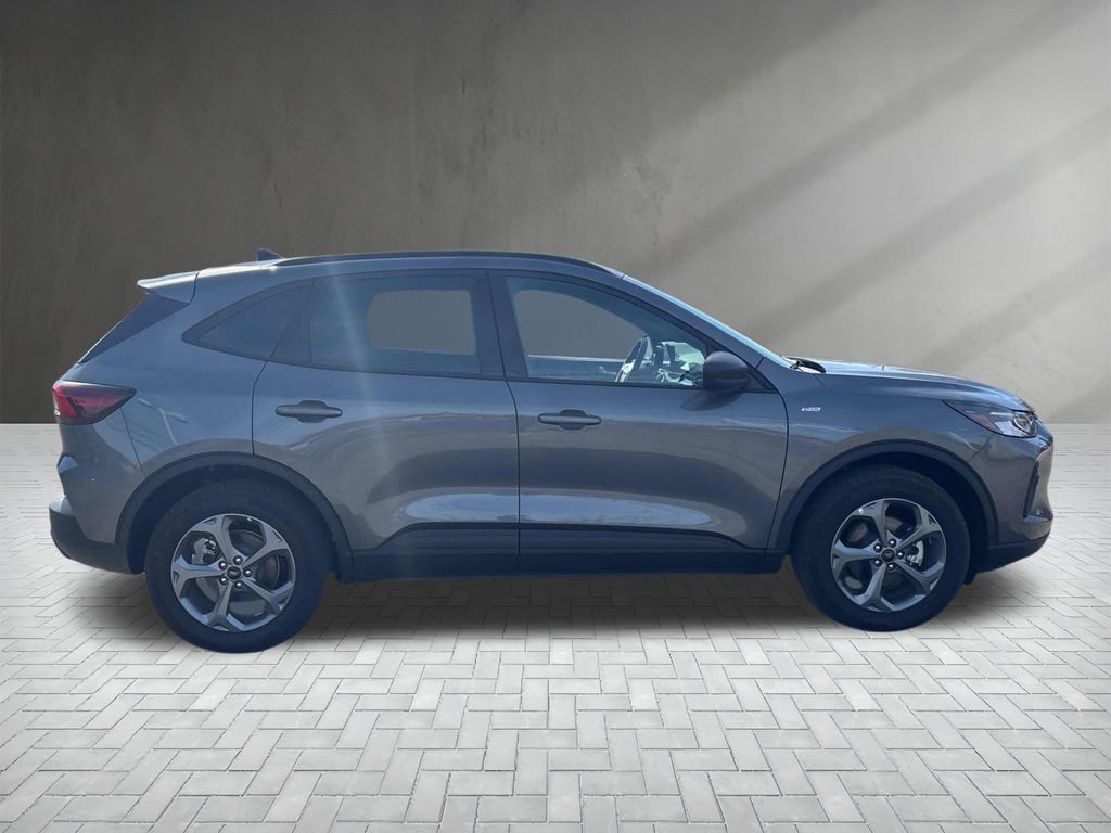 Used 2025 Ford Escape ST-Line w/ Cold Weather Package image 7