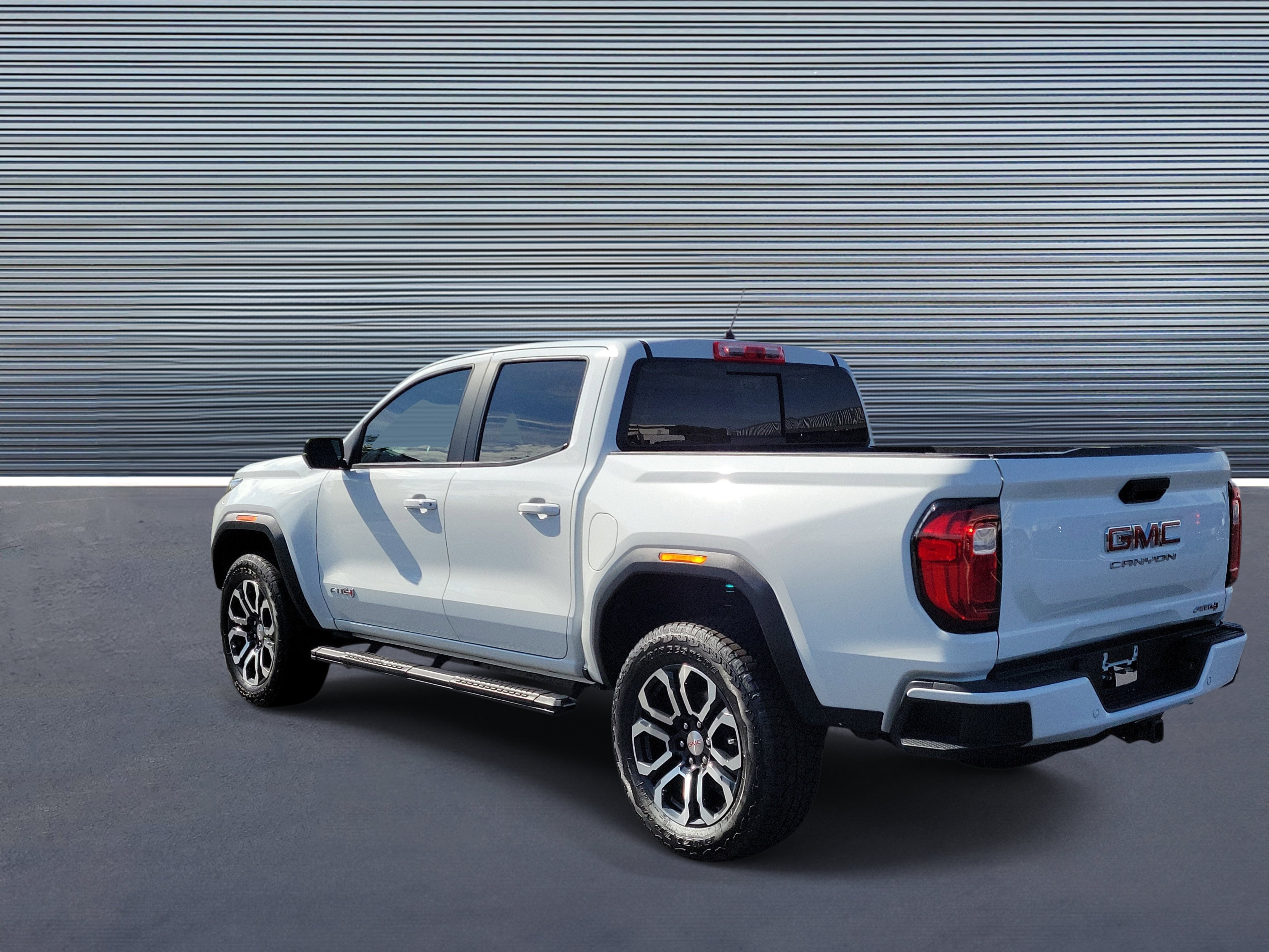 Used 2024 GMC Canyon AT4 w/ AT4 Premium Package AWD/4WD image 4