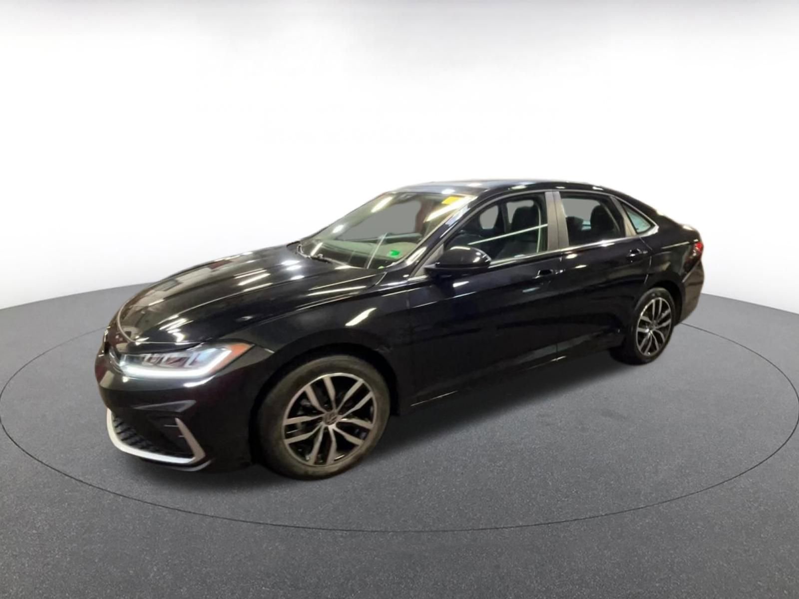 Used 2025 Volkswagen Jetta SE image 8