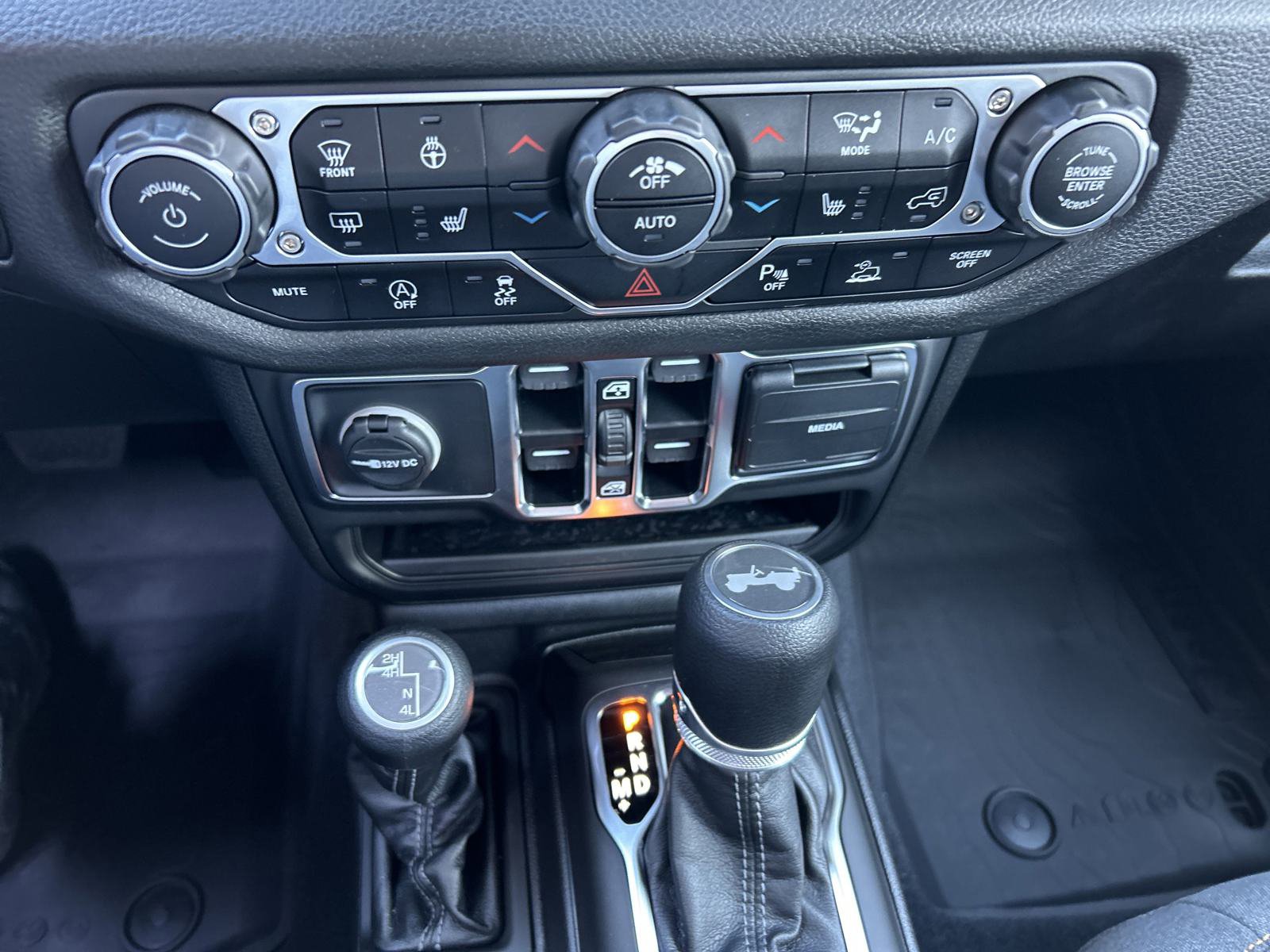 New 2025 Jeep Wrangler Sport S image 30