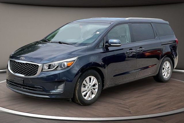 Used 2017 Kia Sedona LX w/ LX Essentials Premium Package FWD image 1