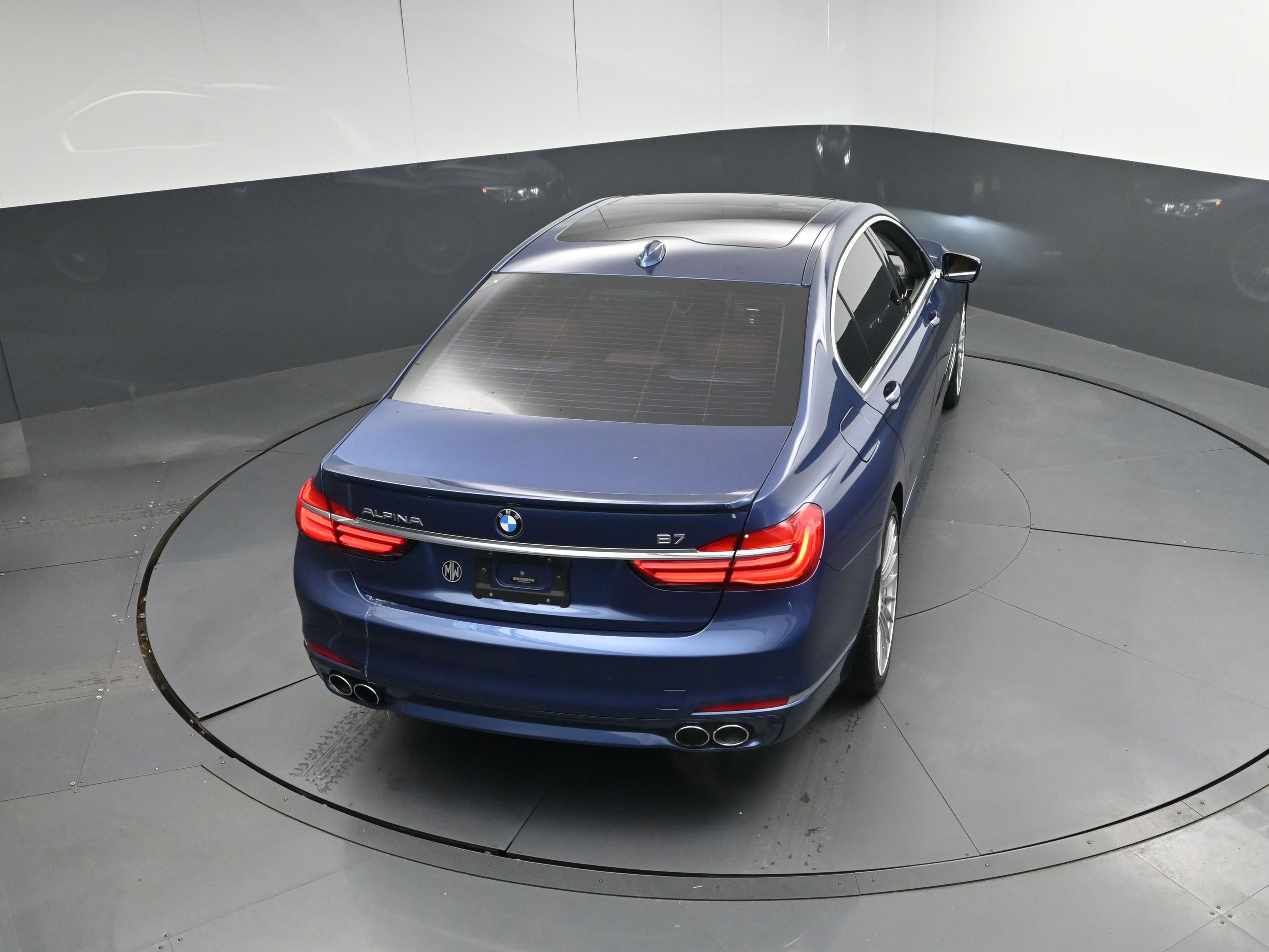 Used 2017 BMW 750i xDrive image 38