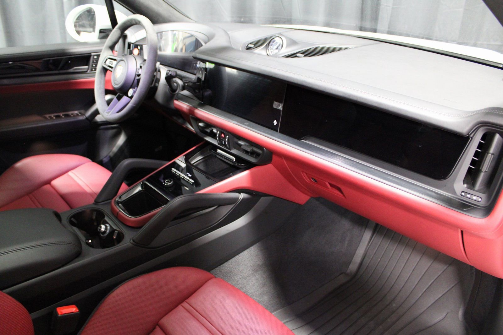 Certified 2025 Porsche Cayenne GTS image 29
