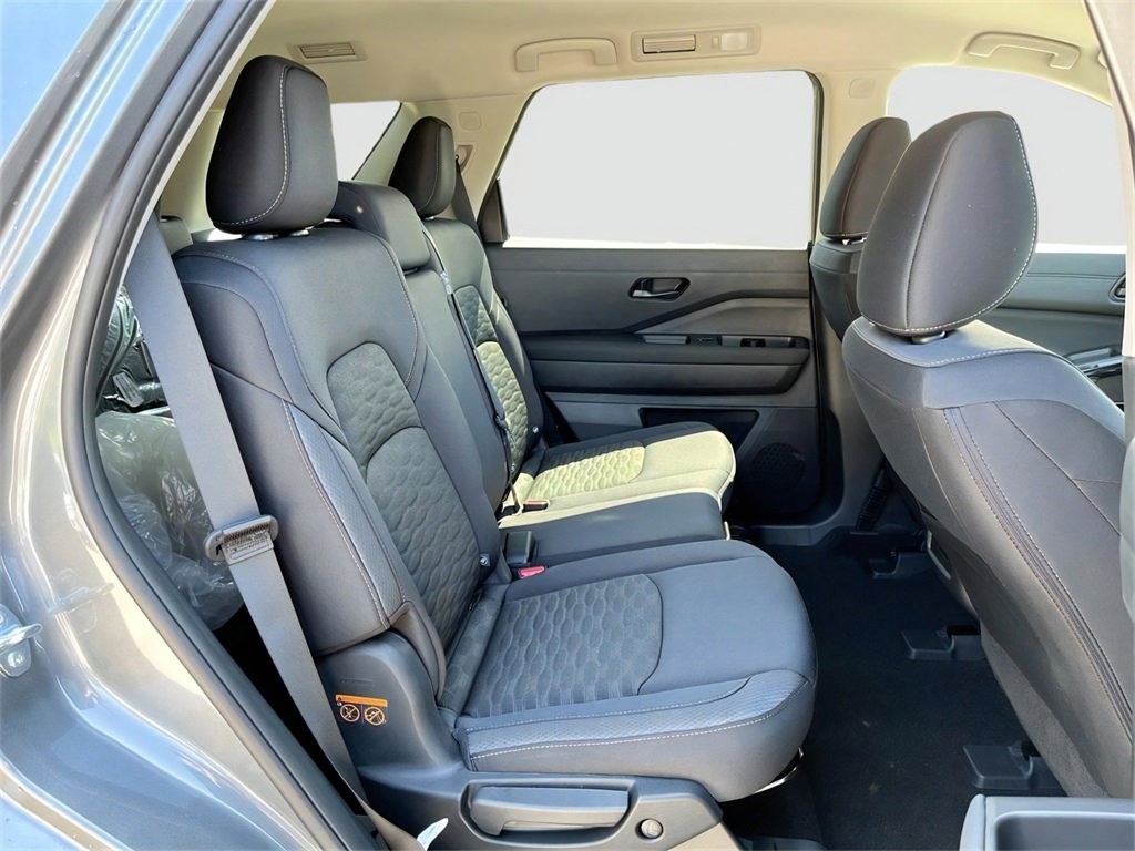 Certified 2025 Nissan Pathfinder S image 27
