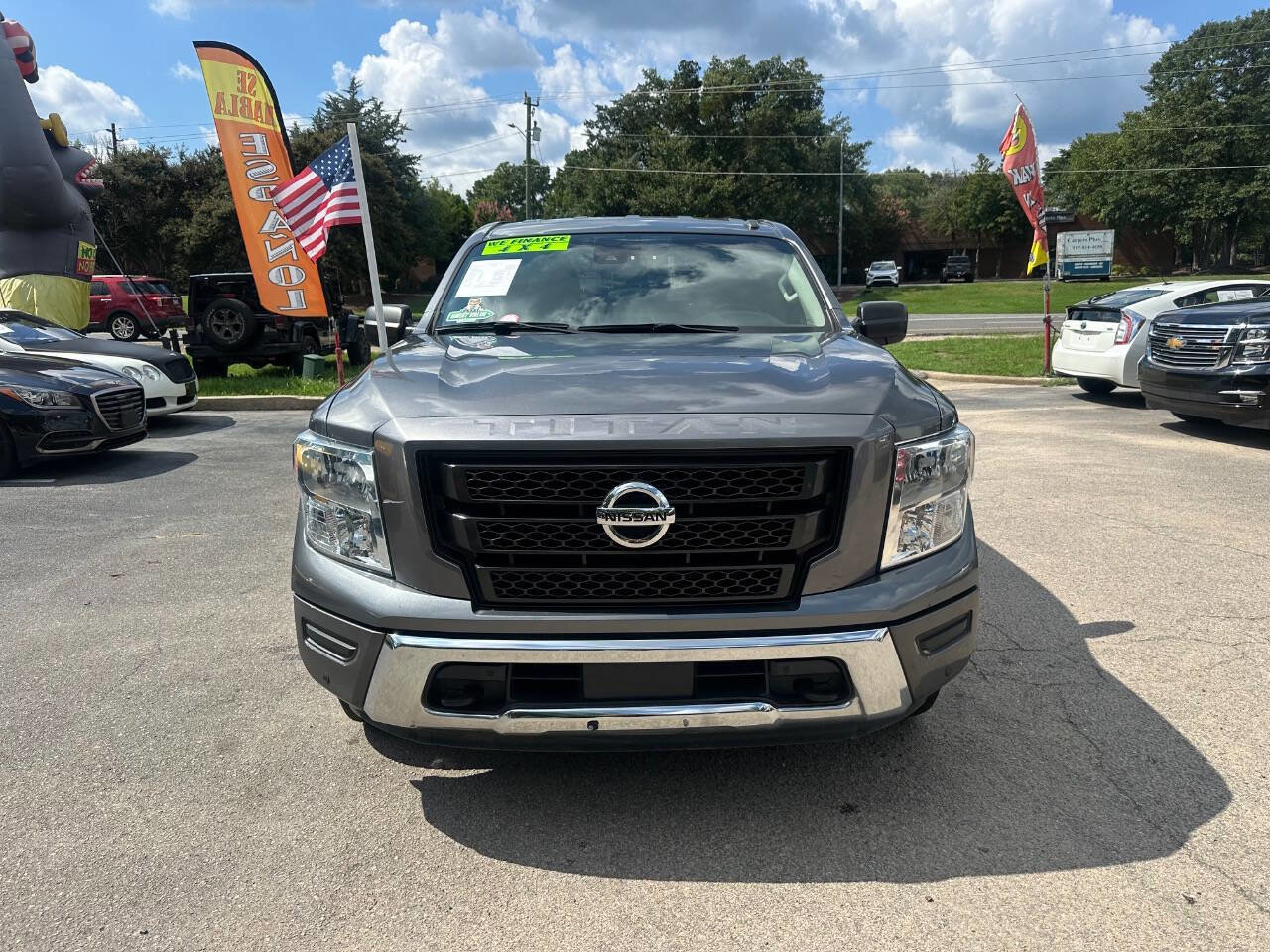 Used 2021 Nissan Titan SV w/ SV Convenience Package image 3