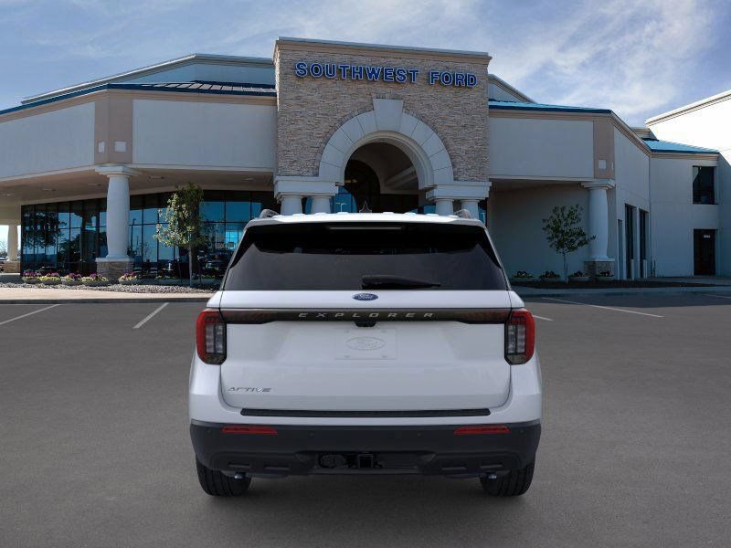 New 2026 Ford Explorer Active RWD image 5
