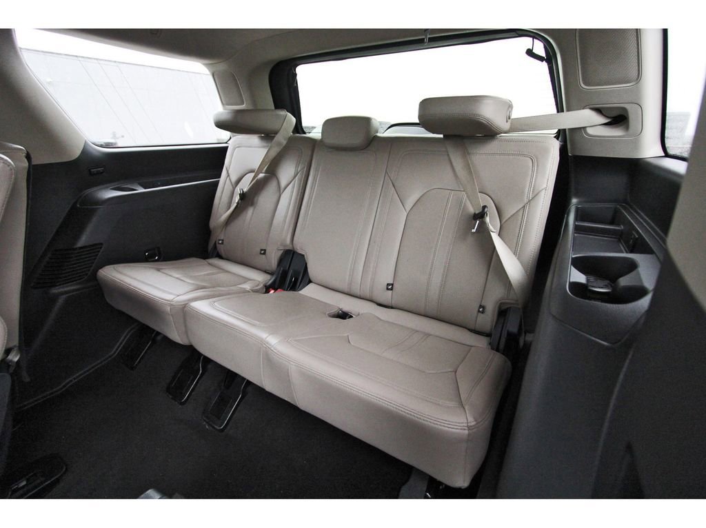 Used 2023 Ford Expedition Limited image 13