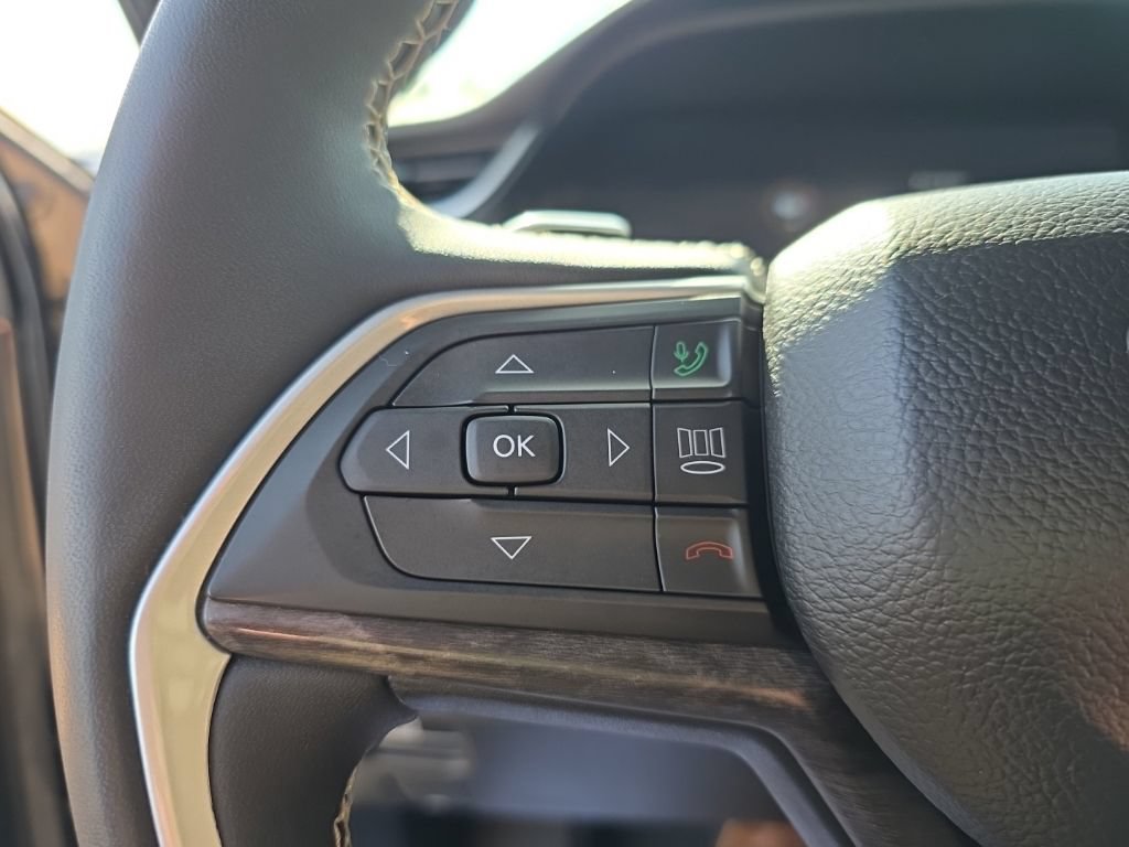Used 2023 Jeep Grand Cherokee L Limited AWD/4WD image 38