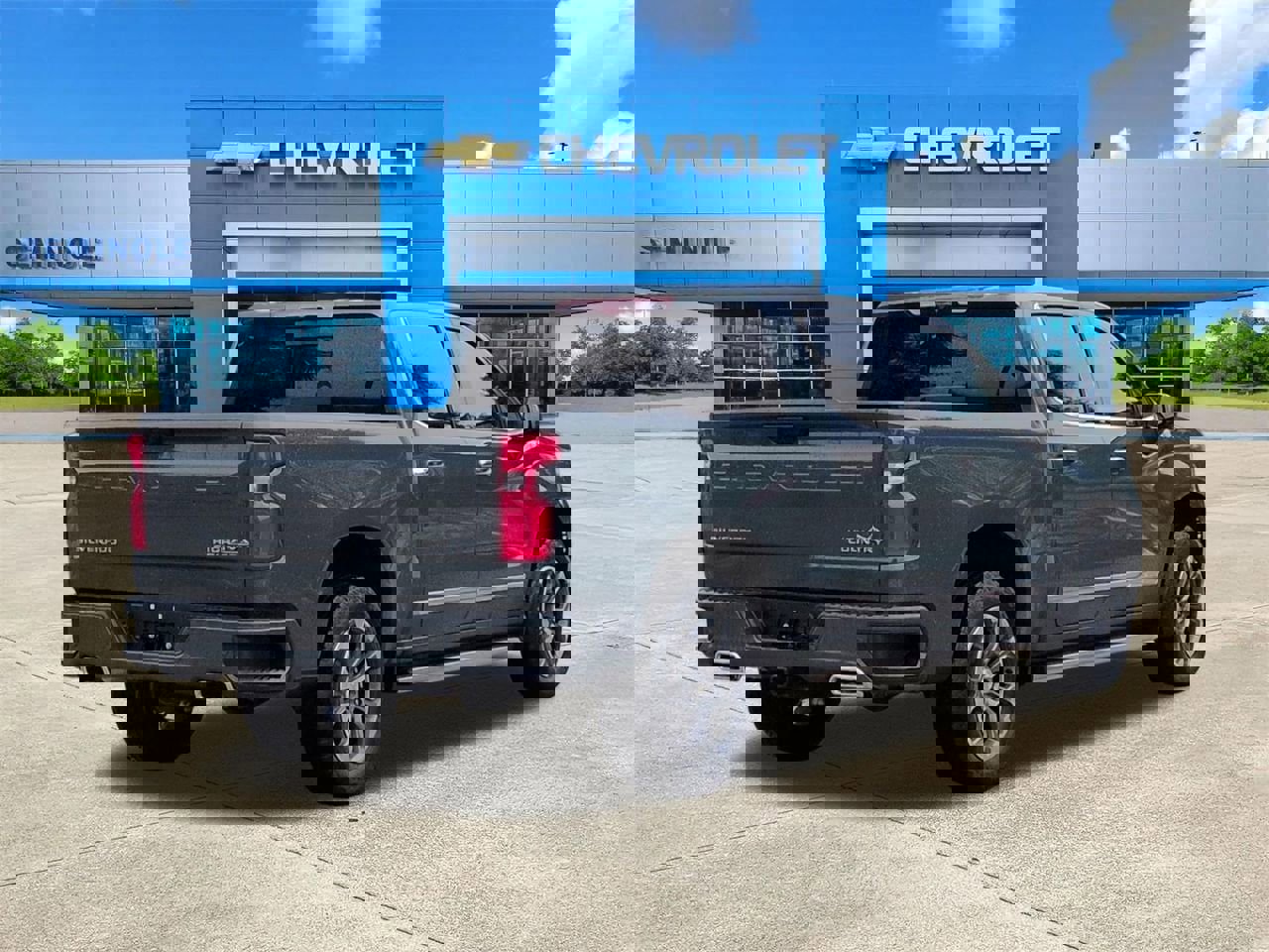 Certified 2026 Chevrolet Silverado 1500 High Country w/ Technology Package image 4